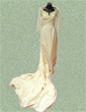 Cream Georgette Cross top lwith ong train. #45320021  45320080 Size 8